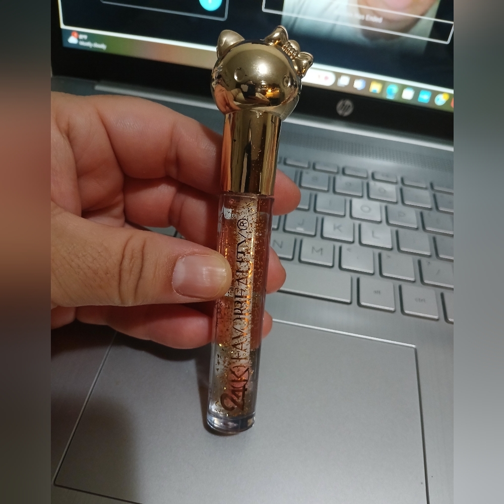 Favour's Beauty HK 24kt lip gloss